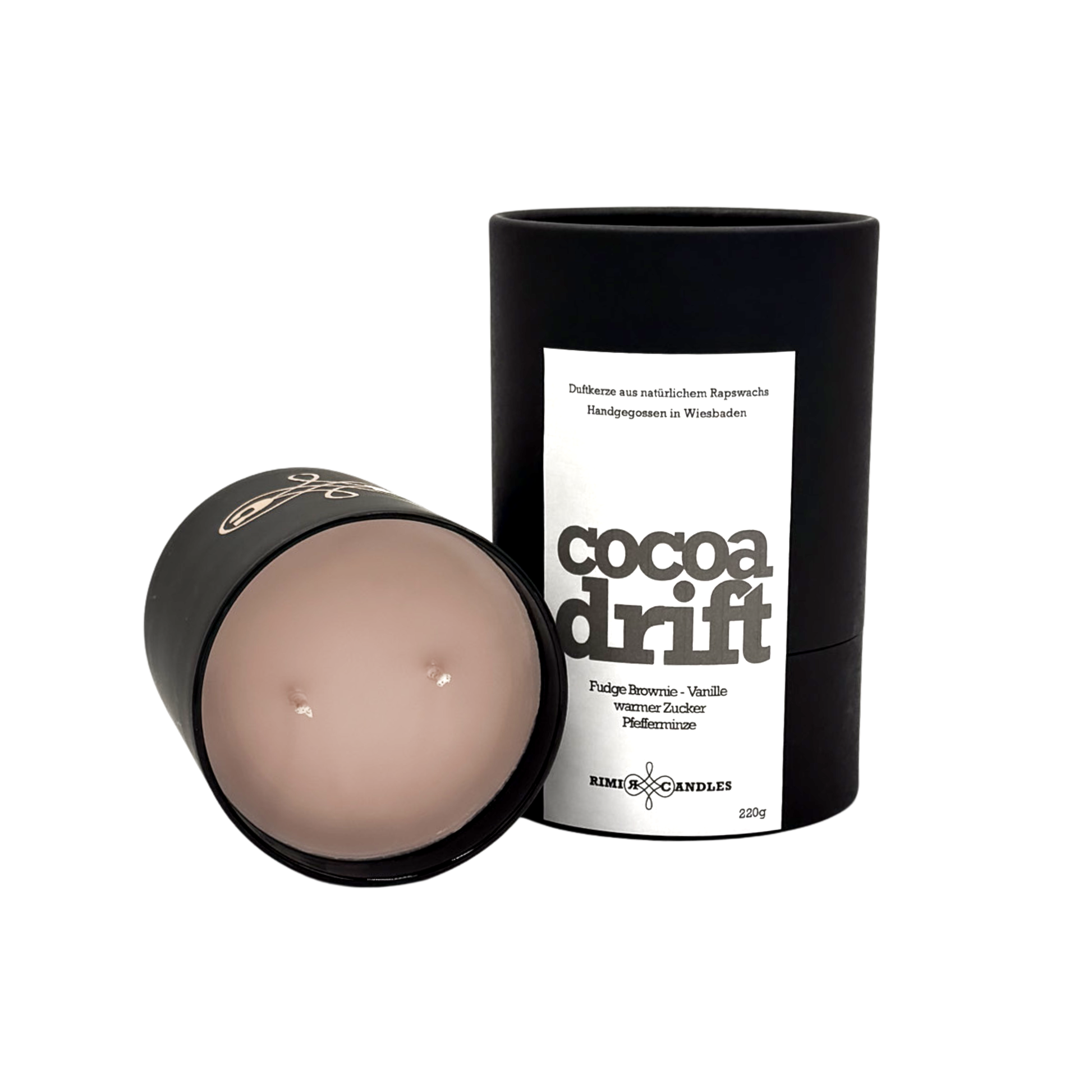 RIMI Candles – Cocoa Drift Duftkerze mit dunklem Kakao, samtigem Brownie und frischer Minze in luxuriöser mattschwarzer Dose.