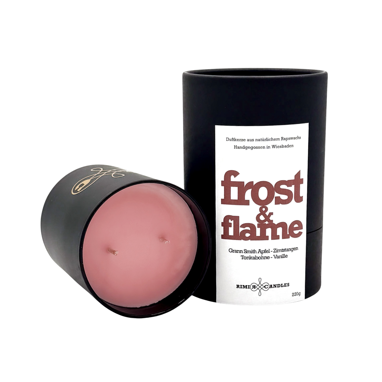 RIMI Candles Frost & Flame – luxuriöse Winterkerze mit Apfel-Zimt-Pie und warmen winterlichen Akzenten in mattschwarzer Dose.